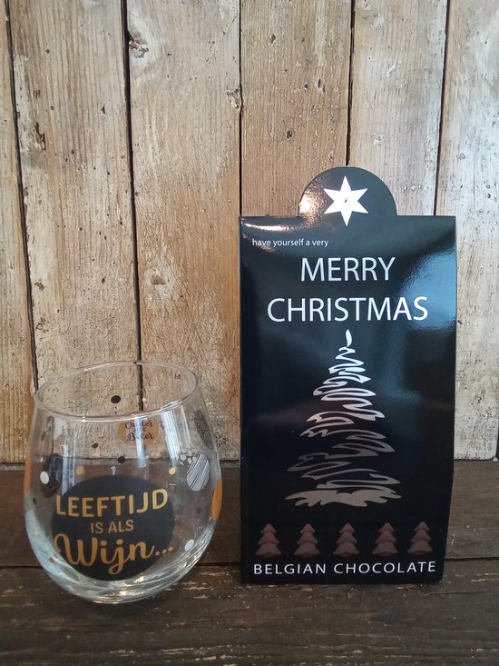 Cadeauset-Pakket-Kerst-Kerstmis-Kerstpakket-Chocolade-Belgische Chocolade-Merry Christmas-Happy New year-Happy-Gelukkig nieuwjaar-waterglas-glas-wijnglas-leeftijd-leeftijd is als wijn-relatiegeschenk-opa-oma-vader-moeder-zus-vriendin-broer-zoon