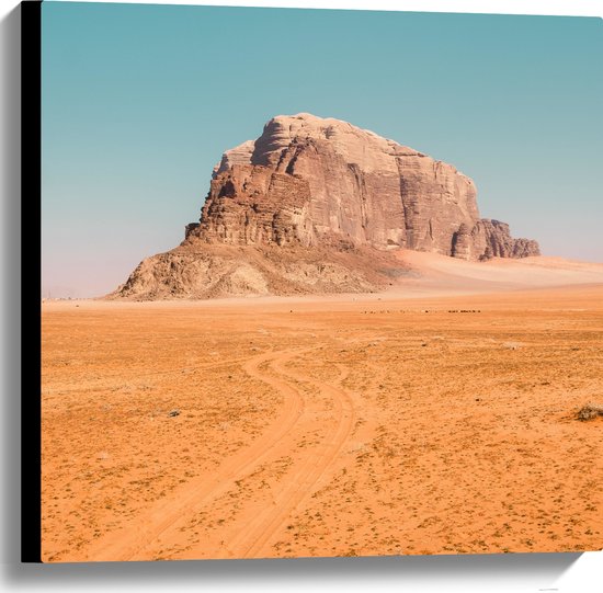 WallClassics - Canvas  - Sahara met berg - 60x60 cm Foto op Canvas Schilderij (Wanddecoratie op Canvas)