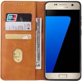 Smartphonica Samsung Galaxy S7 Edge leren hoesje met magnetische sluiting en pashouders book case – Bruin / Kunstleer / Book Case geschikt voor Samsung Galaxy S7 Edge