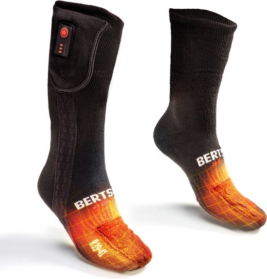 Twee zwarte verwarmde sokken met "BERTSCHAT" logo. Verwarmde voetgedeelte met oranje gloed.