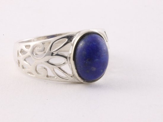 Opengewerkte zilveren ring met lapis lazuli - maat 17.5