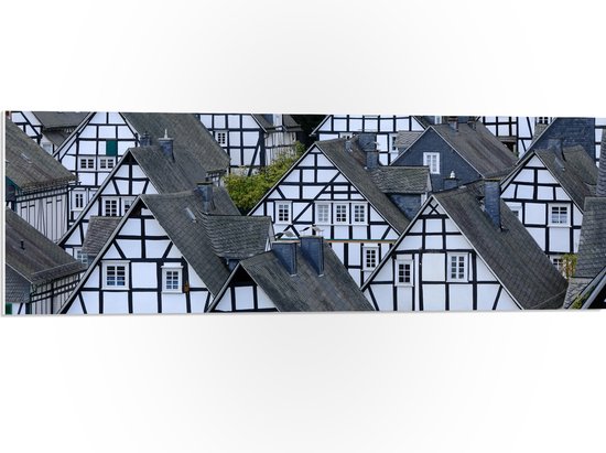 WallClassics - PVC Schuimplaat- Toppen van Kleine Huisjes in het Bruin-Wit - 90x30 cm Foto op PVC Schuimplaat
