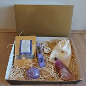 Luxe Zeep Geschenkset groot - Moederdag - Bijzondere Giftbox - Speciaal Cadeau - Lavendel - Spiritueel Kado - Edelstenen - Amethist of Bergkristal - Konjac spons - Huidverzorging