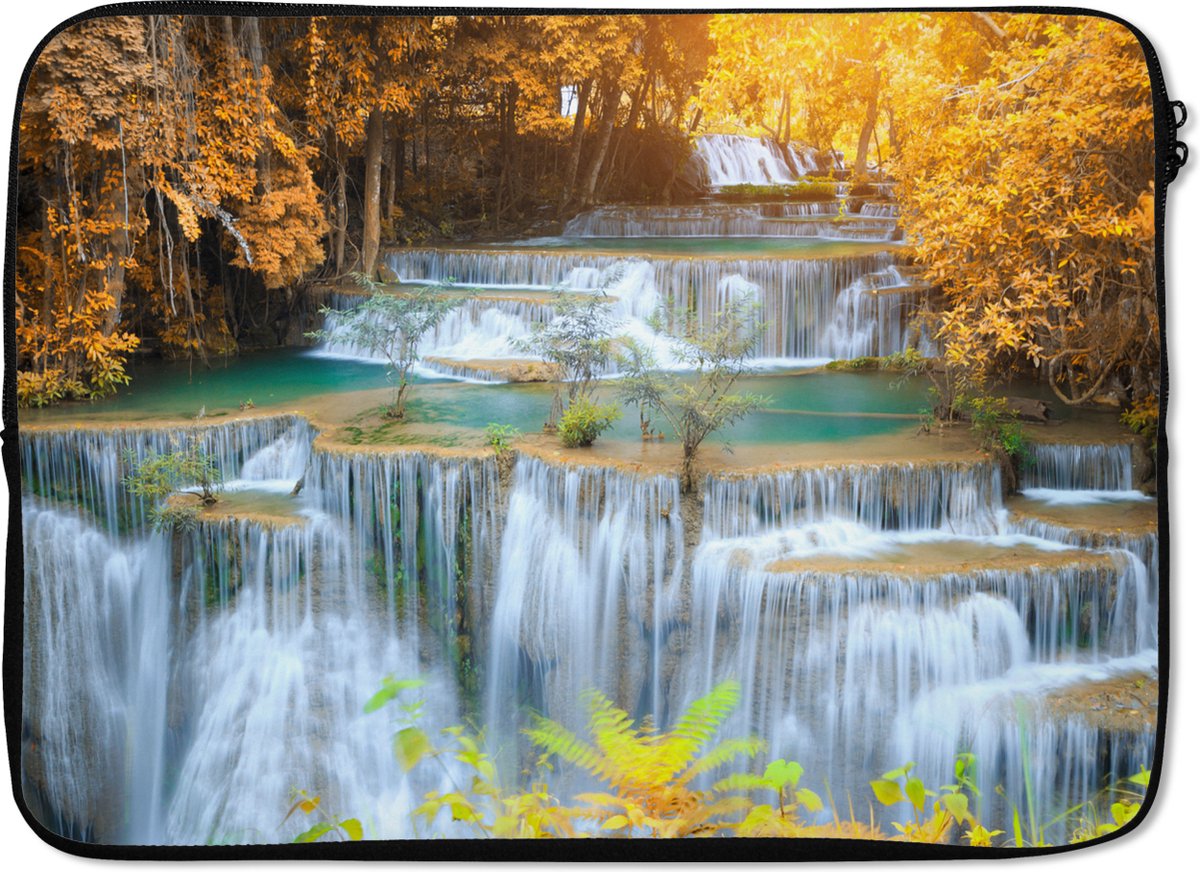 Laptophoes 14 inch - Waterval - Herfst - Bomen - Bruin - Water - Laptop sleeve - Binnenmaat 33x23 cm - Zwarte achterkant