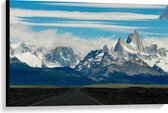 WallClassics - Canvas  - Berglandschap in de Verte - 90x60 cm Foto op Canvas Schilderij (Wanddecoratie op Canvas)