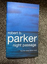 Boekcover van 'Night Passage' van Robert B. Parker. De cover is blauw met verticale strepen en witte letters. De titel 'night passage' staat centraal.