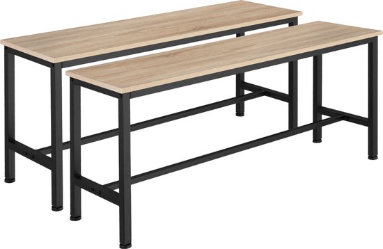 Twee lichtbruine houten banken met zwart metalen frame, de ene achter de andere.