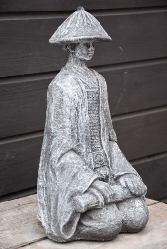 Guerrier samouraï à genoux avec épée