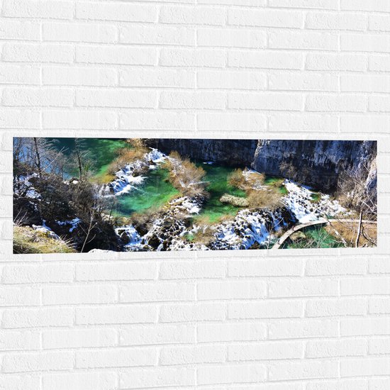 WallClassics - Muursticker - Plitvicemeren van Bovenaf - 120x40 cm Foto op Muursticker
