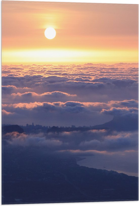 WallClassics - Drapeau - Soleil Levant au-dessus des Nuages - 50x75 cm Photo sur Drapeau Polyester