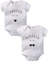 Hospitrix Baby Rompertje Tweeling met Tekst "Prayed for one, Blessed for two" | 0-3 maanden | Korte Mouw |Tweeling Cadeau| Kraamkado | Cadeau voor Zwangerschap | Bekendmaking | Aankondiging | Aanstaande Moeder | Moederdag