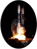 WallClassics - Dibond Ovaal - Opstijgende Blauw/Witte Raket in het Donker - 21x28 cm Foto op Ovaal (Met Ophangsysteem)