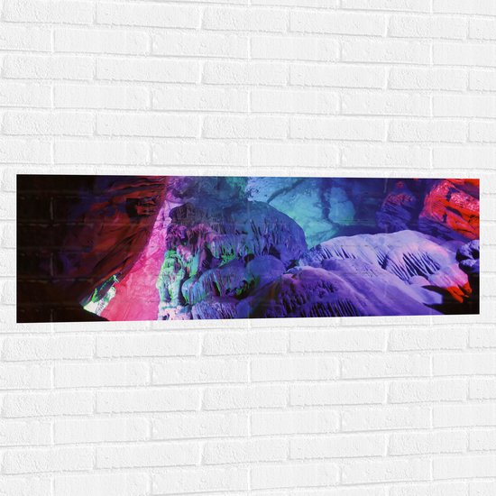 WallClassics - Muursticker - Rood Blauw en Paarse Kleuren in een Grot - 120x40 cm Foto op Muursticker