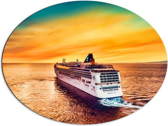 WallClassics - Dibond Ovaal - Groot Cruiseschip op Water met Felle Lucht - 80x60 cm Foto op Ovaal (Met Ophangsysteem)