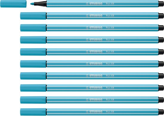 Tien lichtblauwe STABILO Pen 68 viltstiften naast elkaar, met open dop vooraan.