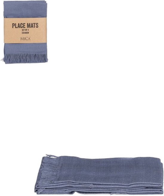 Un set de quatre sets de table bleus de 33x48cm, avec des franges sur un côté. Emballés dans du carton.