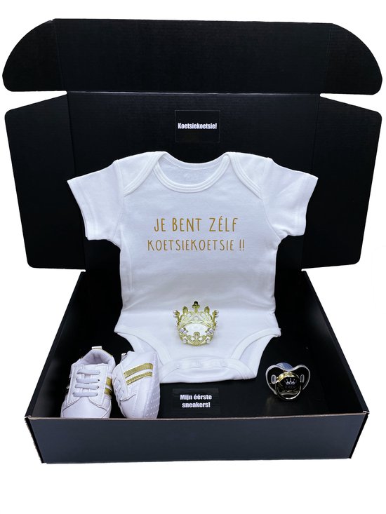 Kraamcadeau - koetsiekoetsie - romper - baby sneakers - speen - rechtstreeks versturen mogelijk van Koetsiekoetsie — afbeelding 3