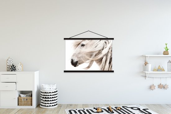 Portrait d'un cheval blanc à la longue crinière affiche textielposter lattes noires 150x100 cm - Tirage photo sur plaque scolaire (décoration murale salon / chambre)