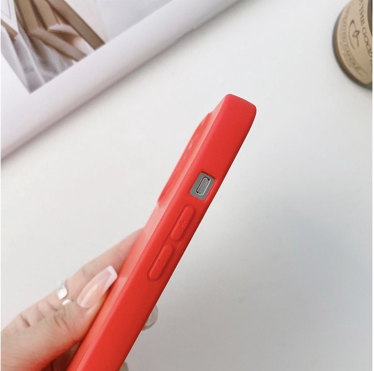 Mobigear Telefoonhoesje geschikt voor Apple iPhone 13 Flexibel TPU | Mobigear Lanyard Hoesje met koord - Roze