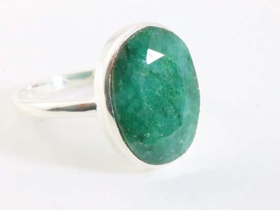 Ovale hoogglans zilveren ring met smaragd - maat 18