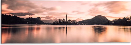 WallClassics - Dibond - Roze Zon Schitterend op Water - 90x30 cm Foto op Aluminium (Met Ophangsysteem)