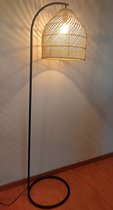Staande lamp   handgemaakt woonkamer slaapkamer Design  Vloerlamp  Miranda met rotan kap en metalen voet 180 cm