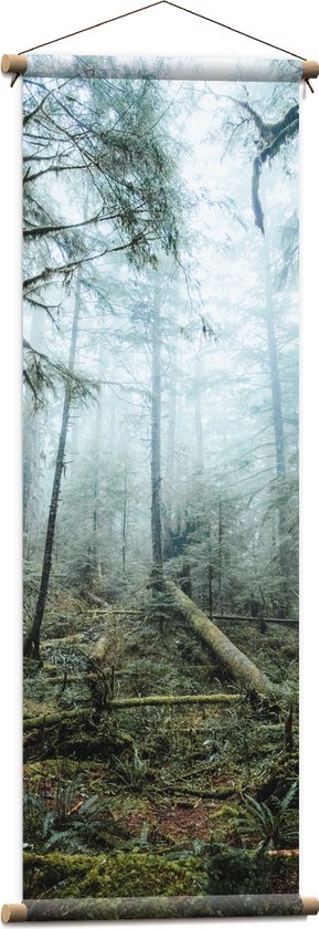 WallClassics - Textielposter - Takken op Grond van Mistig Bos - 40x120 cm Foto op Textiel