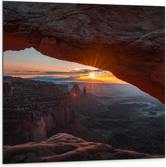 WallClassics - Dibond - Zonsondergang bij Canyonlands Nationaal Park - 100x100 cm Foto op Aluminium (Met Ophangsysteem)