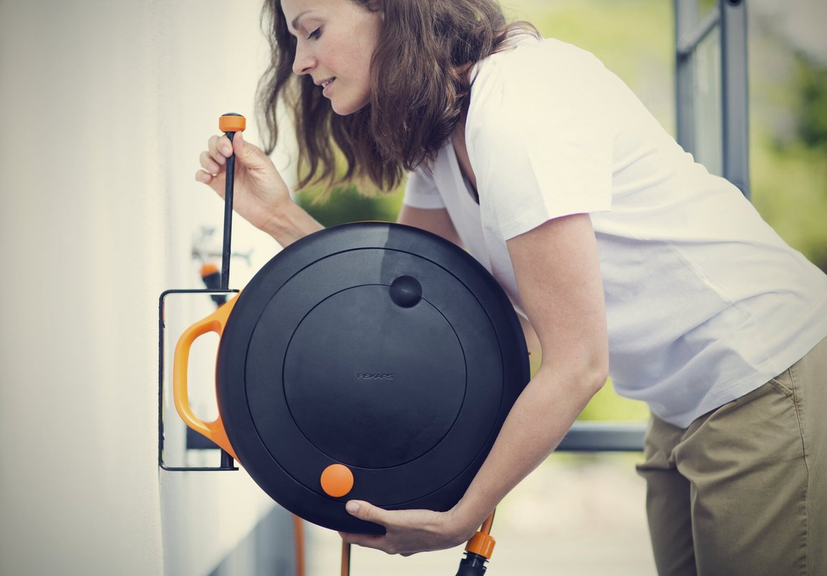 Fiskars Slanghaspel S + Wandbevestiging set - 15 Meter