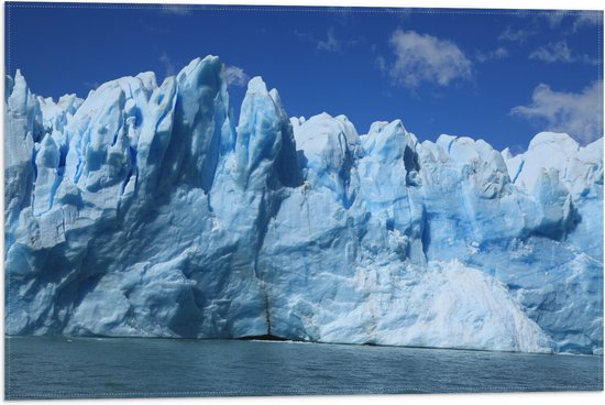 WallClassics - Vlag - IJsbergen met Water en Zon - 60x40 cm Foto op Polyester Vlag