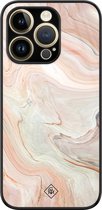 Casimoda® hoesje - Geschikt voor iPhone 14 Pro - Marmer Waves - Luxe Hard Case Zwart - Backcover telefoonhoesje - Bruin/beige