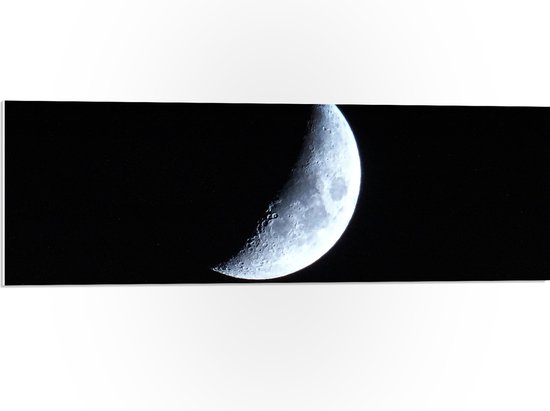 WallClassics - PVC Schuimplaat - Halve Maan in Donkere Hemel - 90x30 cm Foto op PVC Schuimplaat (Met Ophangsysteem)