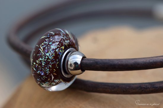 Urn-Herinnerings lederen vintage Brown armband met crematie-as glasbedel Sparkle Brown en rvs stoppers- crematie-as wordt vast in glas verwerkt- Armband wordt voor u op maat gemaakt-herinneringssieraad-assieraad-sieraad-armband-rvs kliksluting