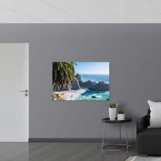 WallClassics - Vlag - Kleine Waterval naar Zee - 120x80 cm Foto op Polyester Vlag