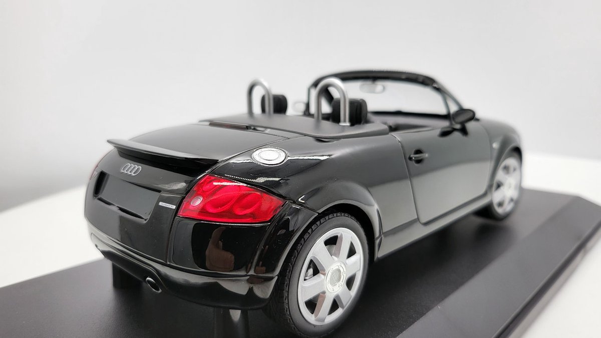 Audi TT Roadster 1999 - 1:18 - Minichamps | bol