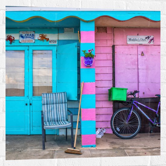 WallClassics - Muursticker - Blauw en Roze Strandhuisjes - 80x80 cm Foto op Muursticker