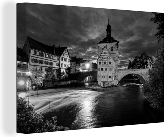 Canvas Schilderij Het verlichte stadhuis van Bamberg in het historisch centrum - zwart wit - 30x20 cm - Wanddecoratie