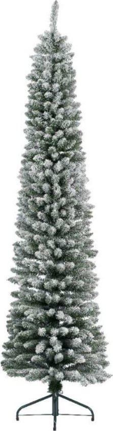 Een lange, slanke kunstkerstboom met een besneeuwd uiterlijk op een witte achtergrond.