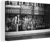 Tableau sur toile Bouteilles et verres sur un bar - noir et blanc - 90x60 cm - Décoration murale