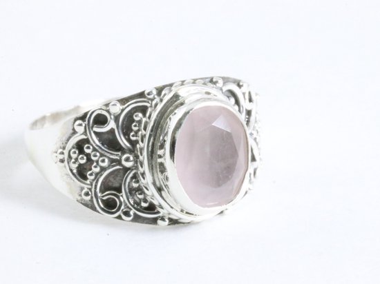 Bewerkte zilveren ring met rozenkwarts - maat 16