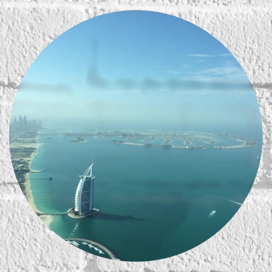 WallClassics - Muursticker Cirkel - Luchtfoto van de Kustlijn van Dubai - 20x20 cm Foto op Muursticker