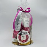 Cadeau voor vrouw Therme Mystic Rose foaming shower gel - Therme body butter - Therme shower scrub - kam en rugspons - Geschenkset vrouwen - verjaardag - kerstcadeau - 5 producten