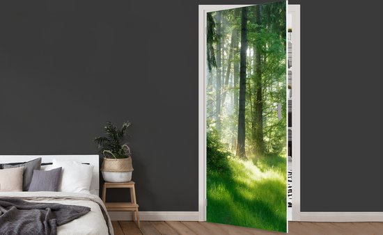 Deurposter 80x205 cm - Deursticker Natuur - Bomen - Bos - Groen - Zon - Gras - Planten - Meubelfolie zelfklevend - Deurfolie woonkamer - Interieurfolie fotobehang - Deur plakfolie - Deurstickers - Deurbehang sticker - Kamer decoratie