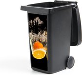Container sticker Sinaasappel - Stilleven - Water - Zwart - Fruit - 38x80 cm - Kliko sticker