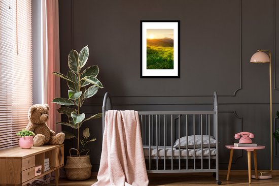 PosterMonkey - Cadre photo - Poster - Herbe - Montagnes - Soleil - Nature - Cadre poster - Cadre - 40x60 cm - Poster montagnes - Décoration chambre - Poster paysage - Image dans cadre - Décorations de Noël - Décoration de Noël pour intérieur - Noël
