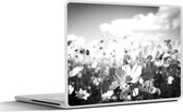 Laptop sticker - 15.6 inch - Bloemen - Wei - Paars - Gras - Wit - Wolken - Blauw - 36x27,5cm - Laptopstickers - Laptop skin - Cover