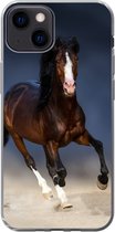 Telefoonhoesje Geschikt voor iPhone 13 hoesje - Paarden - Dieren - Zand - Siliconen Telefoonhoesje Telefoonhoesje