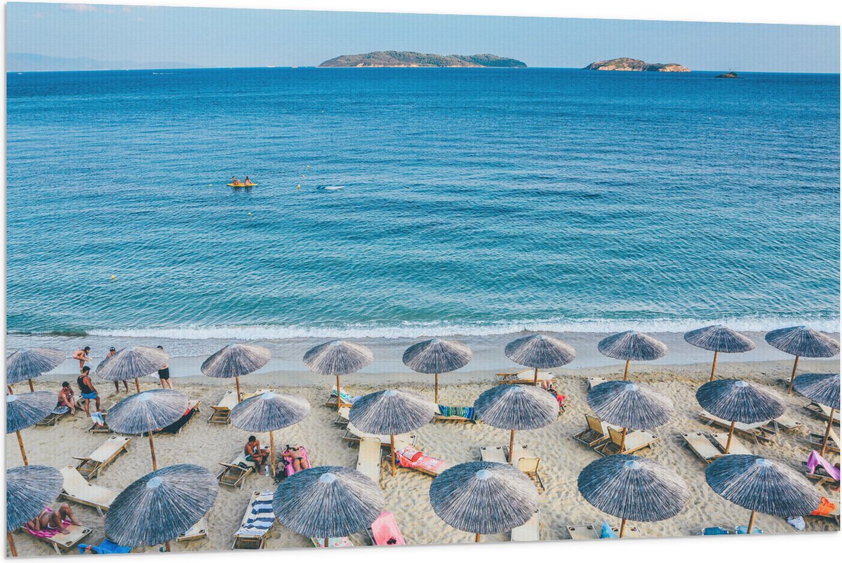Vlag - Rieten Parasols met Ligbedjes op het Strand - 120x80 cm Foto op Polyester Vlag