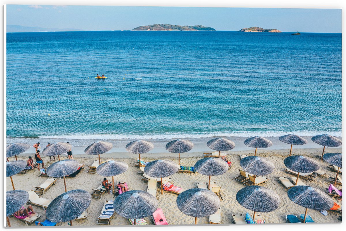 PVC Schuimplaat- Rieten Parasols met Ligbedjes op het Strand - 60x40 cm Foto op PVC Schuim