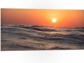 WallClassics - PVC Schuimplaat - Kalmerende Zee met Zonsondergang - 100x50 cm Foto op PVC Schuimplaat (Met Ophangsysteem)